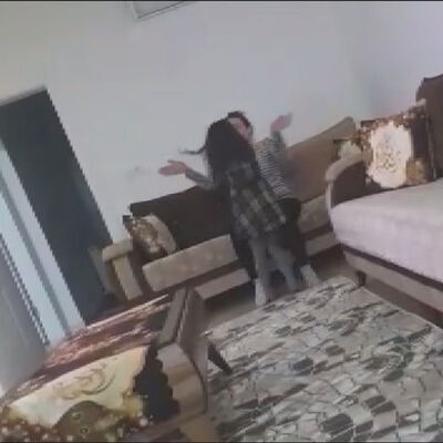 Çocuklarını döven vicdansız anneyi koca görüntüledi