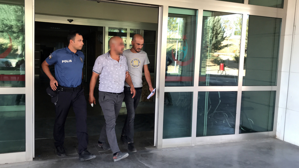 Boşanma dilekçesi verdikten sonra eşini bıçakladı!