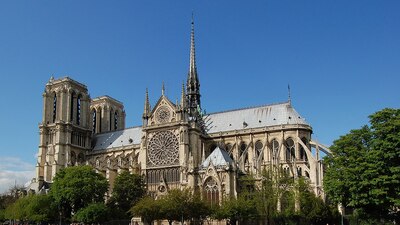 Notre Dame Katedrali kapılarını 2024'te yeniden açacak