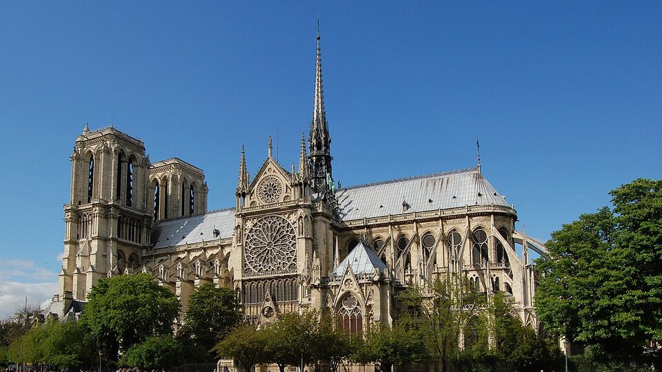 Notre Dame Katedrali kapılarını 2024'te yeniden açacak
