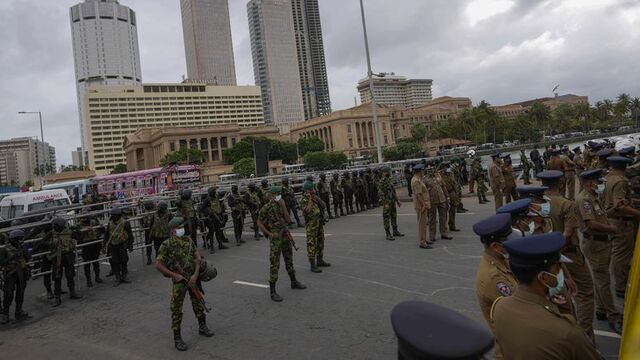 Sri Lanka'da OHAL 1 ay uzatıldı