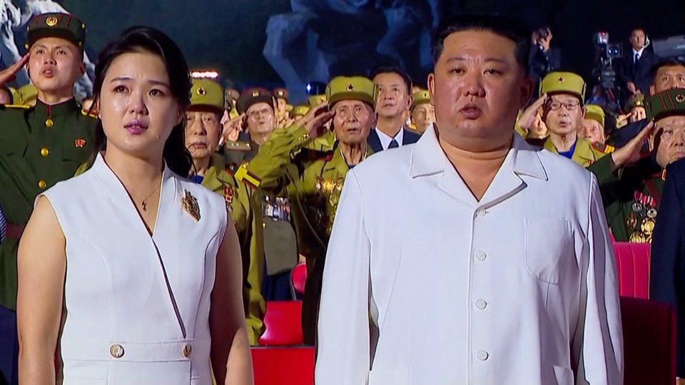 Kuzey Kore'nin First Lady'si gözyaşlarını tutamadı
