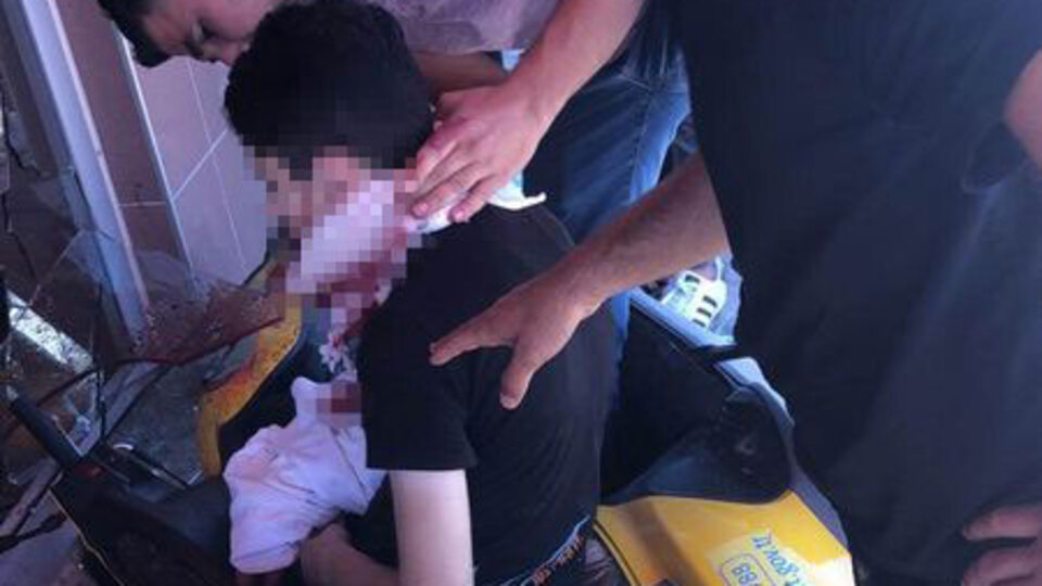 Çaldığı motosikletle vitrine çarptı! Feci ölüm!