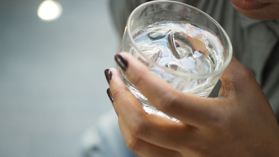 Sıcak havalarda aniden buzlu içecek içmeyin!