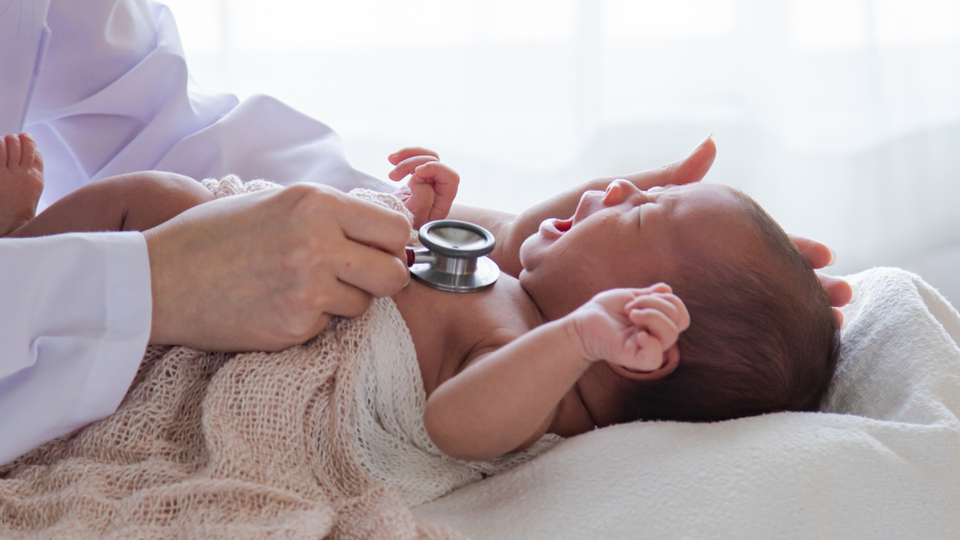 Bebeklerde mide bulantısı neden olur ve nasıl geçer?
