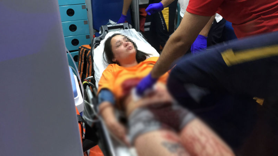 Kanlar içinde bulunan kadın: Bıçağın üstüne düştüm