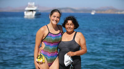 Manş Denizi'ni geçen en genç Türk yüzücü oldu