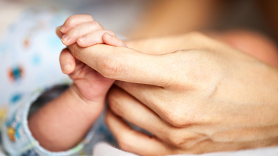 Organları göğüs kafesinde doğan Lena bebek tedavi edildi