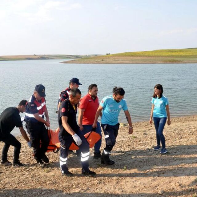 Serinlemek için girdiği barajda boğuldu
