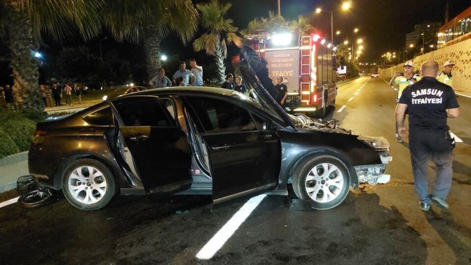 Otomobilin çarptığı kız öldü, ekipler refüjde bebek aradı