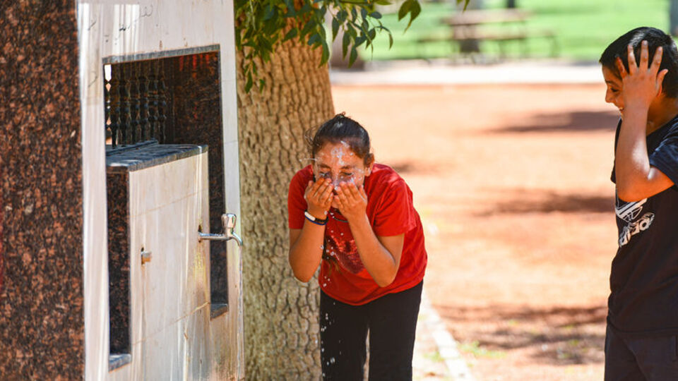 Karadeniz'de sağanak, 2 bölgede kuvvetli rüzgar