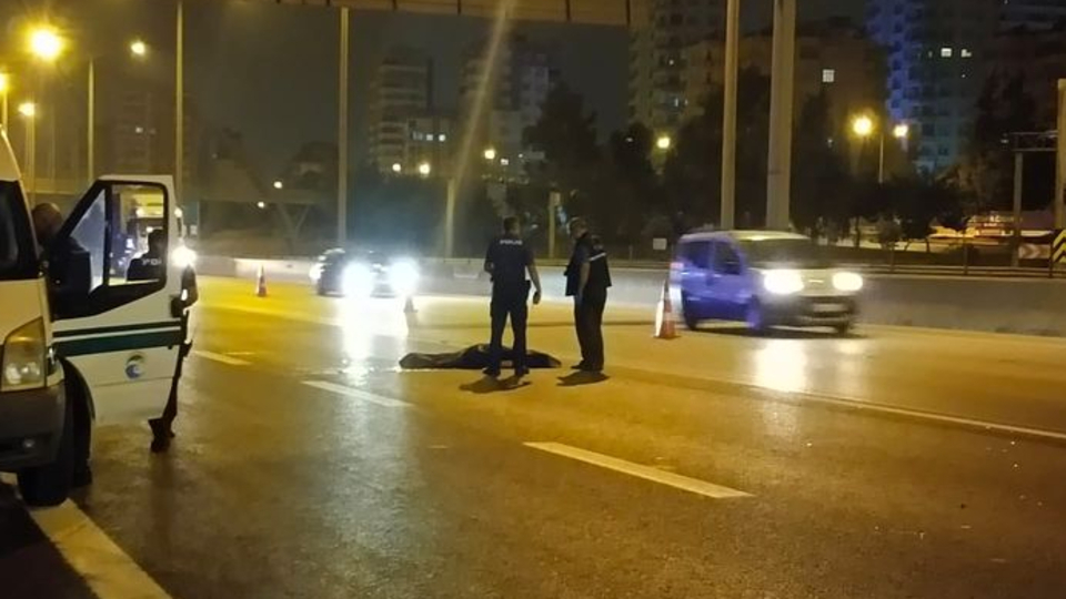 Otomobil motosiklete çarptı: 1 ölü, 2 yaralı