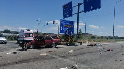 TIR, otomobile çarptı: 1 ölü, 3 yaralı