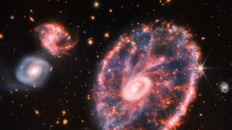 NASA, The Cartwheel Galaksisi'ni görüntüledi