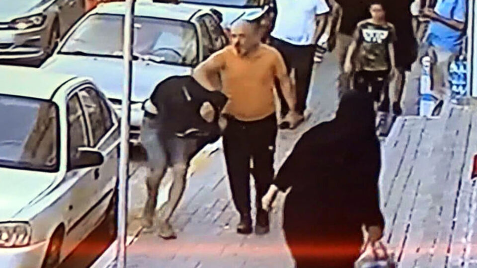 Kızına uyuşturucu satanı döve döve karakola götürdü!