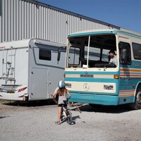 İngiliz çift, Türkiye'de 1987 model otobüsü karavana dönüştürdü!