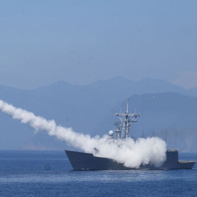 Tayvan duyurdu: Çin'in fırlattığı füzeler düştü