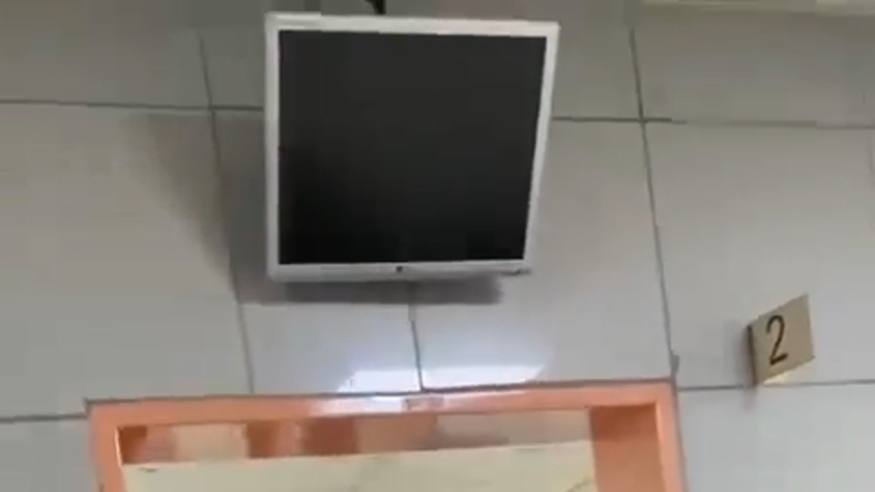 Maske ikazında bulunan sağlık çalışanlarına dehşeti yaşattılar