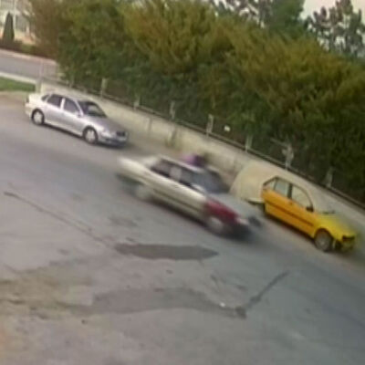 Kadına çarpıp, 300 metre aracın tavanında sürükledi