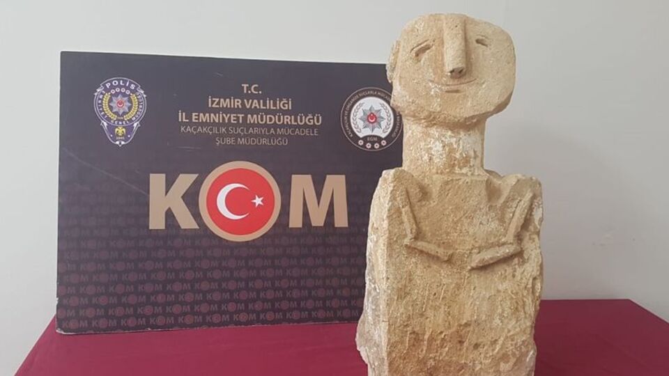 İzmir'de 11 bin 500 yıllık heykel ele geçirildi