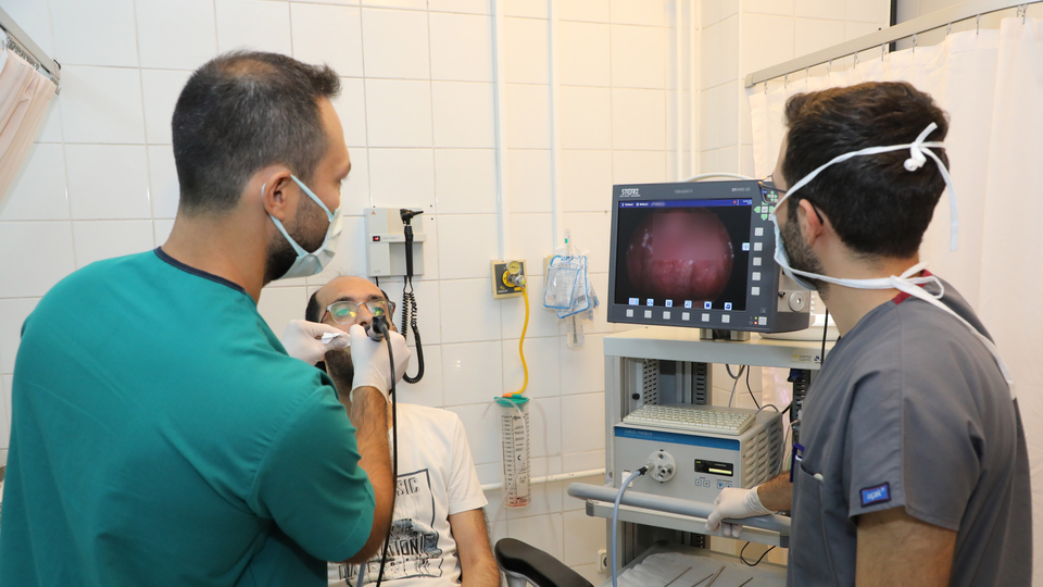 Dünyada ilk! Gırtlağından yumruk büyüklüğünde kitle çıktı