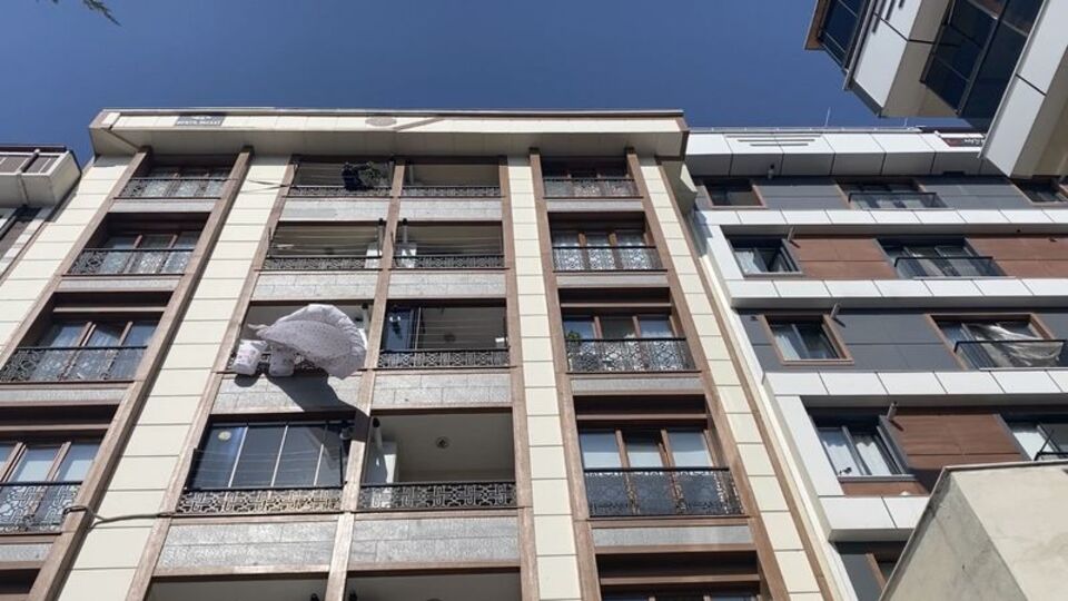 Kağıthane'de şüpheli ölüm! Kadın 3'üncü kattan düşerek hayatını kaybetti