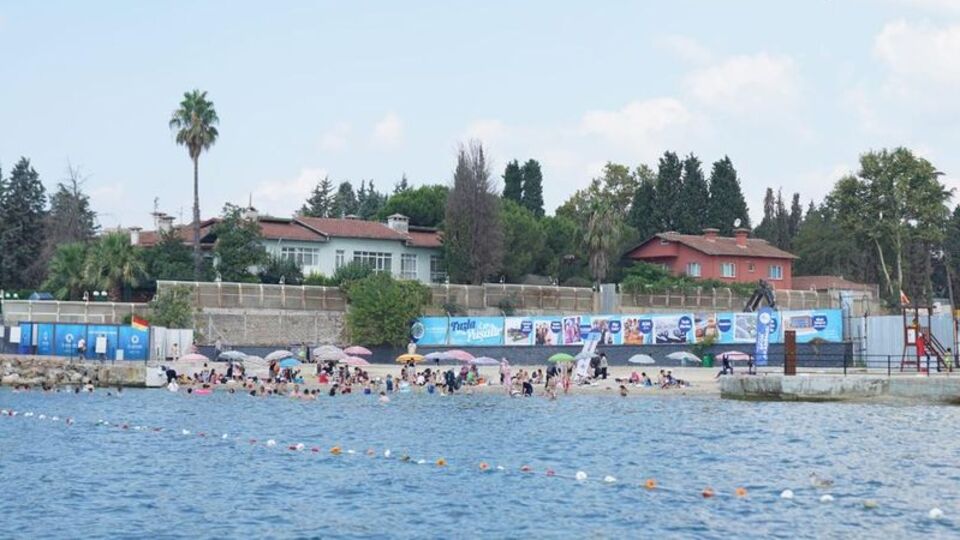 İstanbulluların kullanımına açıldı... Halk plajına yoğun ilgi!