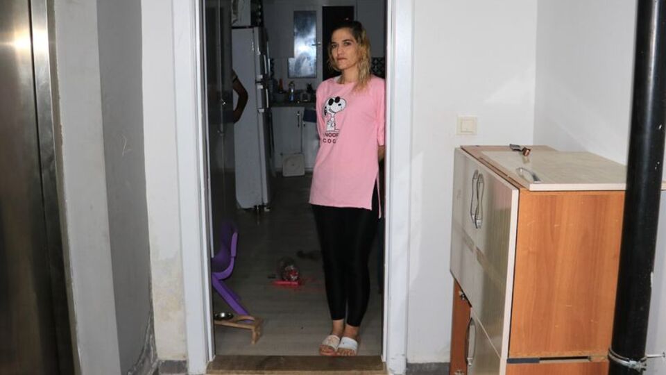 Kirasını 3 ay ödeyemedi! Ev sahibi çelik kapıyı söktü!