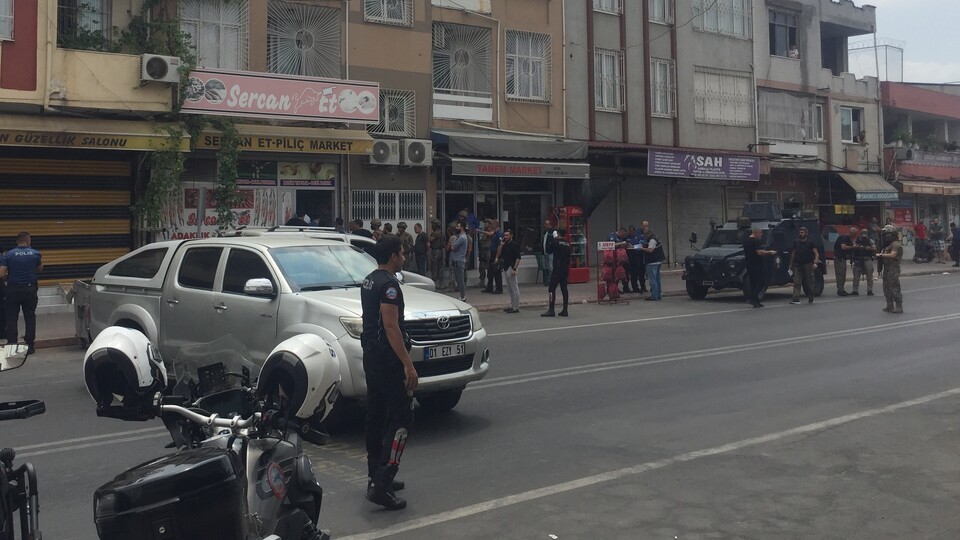 İki kayınbiraderini vurup, birinin eşini rehin aldı!