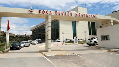 Sağlık çalışanının dizine makas sapladı!