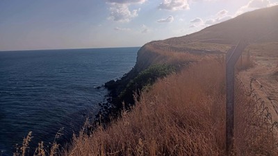 Sevgilisini zorla kolundan tutup ölüme atladı!
