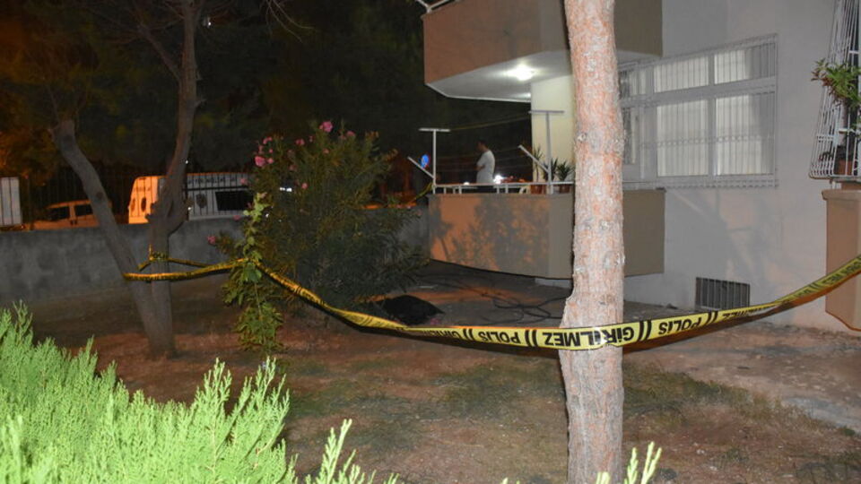 Balkondan düşen 16 yaşındaki kız öldü