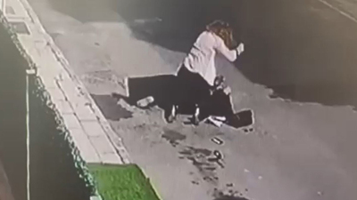 Engelli kadına komşu şiddeti! Dakikalarca darbetti