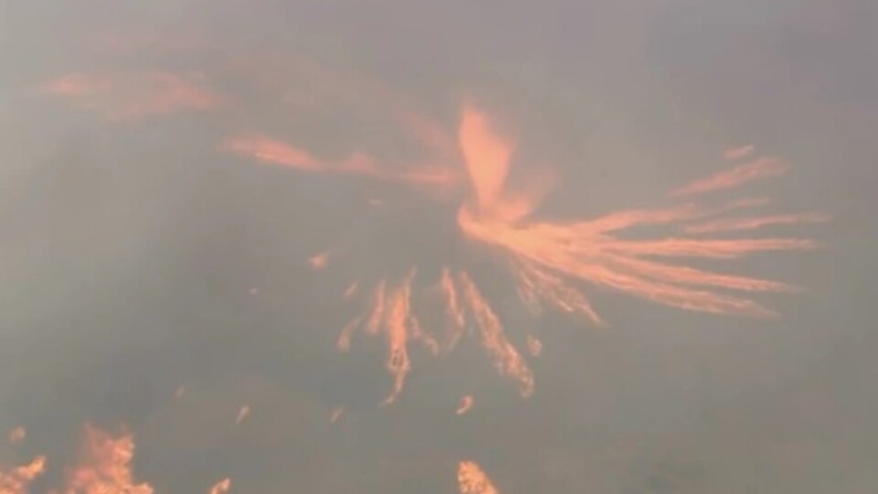 ABD'de alev hortumunun oluşma anı böyle görüntülendi