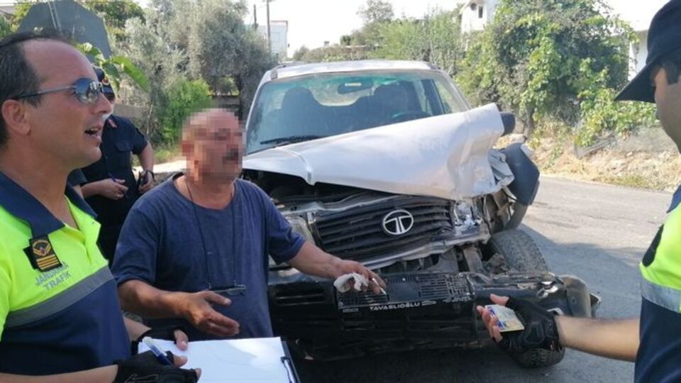 'Siz karışmayın' diye ısrar etti! Ehliyetsiz çıktı