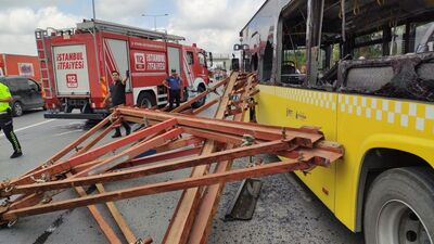 TIR'dan düşen demirler İETT otobüsüne saplandı!