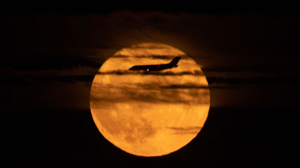 Yılın son 'Süper ay' akşamı İstanbul'da görüntülendi