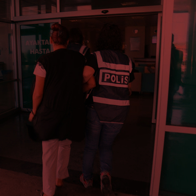 Bebeğini boğmuş! 4 kişi tutuklandı