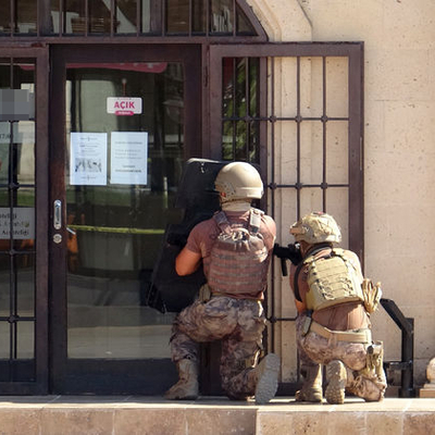 Banka müdürünü, hesabına 2 milyon lira havale ettirmek için rehin almış