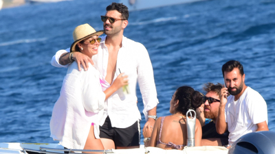 'Kaptan' eşiyle tatilde