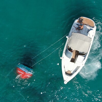 Tatilcilerin batan tekne merakı, cankurtaranı canından bezdirdi