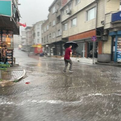 Yağışlar bazı illerde hayatı felç etti