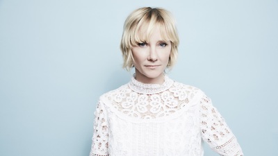 Yarı çıplak bir halde UFO bekledi