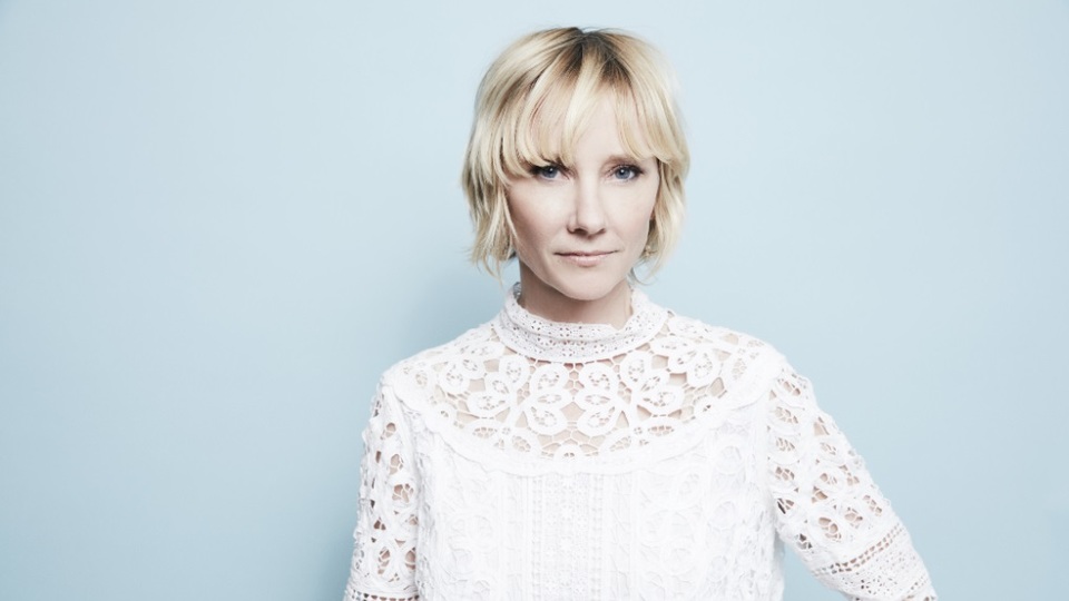 Yarı çıplak bir halde UFO bekledi