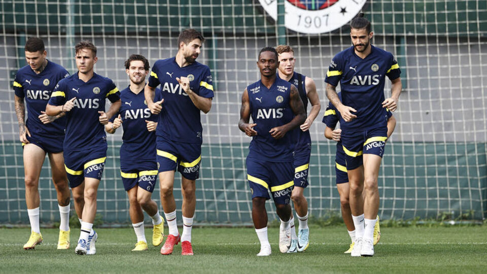 Fenerbahçe, Kasımpaşa'ya konuk oluyor