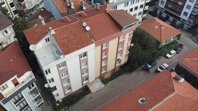 Duvarlarında çatlaklar oluşan 2 bina tahliye edildi!