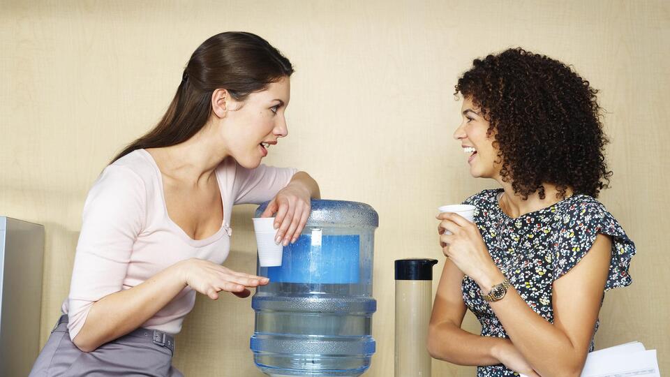 Geçmişten bugüne dedikodunun anlamı ve bilinmeyen faydaları