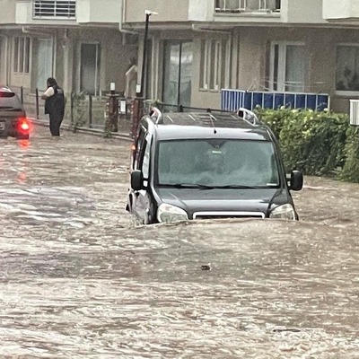 260 konutu su bastı! Bursa'yı sel aldı!