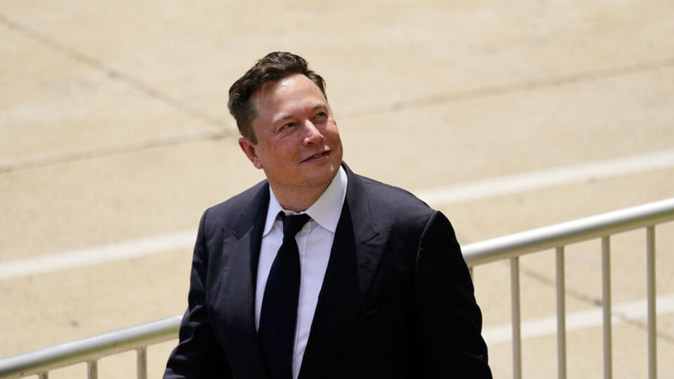 Elon Musk, Manchester United'ı satın alacak mı?