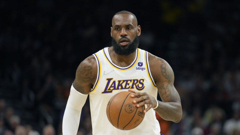 Lebron James, 2 yıl daha Lakers´ta